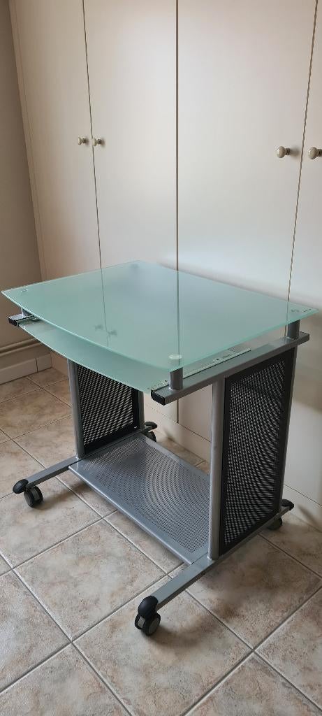 Computer tafel, Huis en Inrichting, Bureaus, Ophalen, Met wielen, Gebruikt