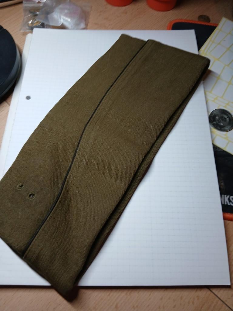 Calot militaire. (Suède)., Collections, Objets militaires | Général, Enlèvement ou Envoi