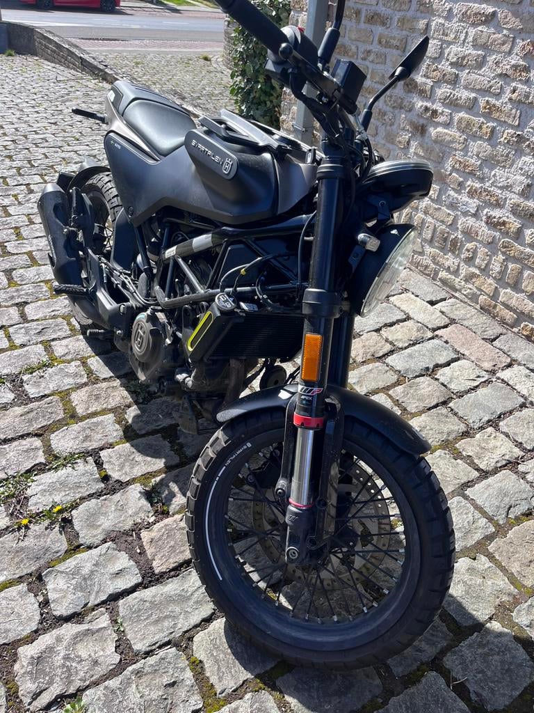 Husqvarna svartpilen 125cc rijbewijs B / A1, Ophalen, Zo goed als nieuw