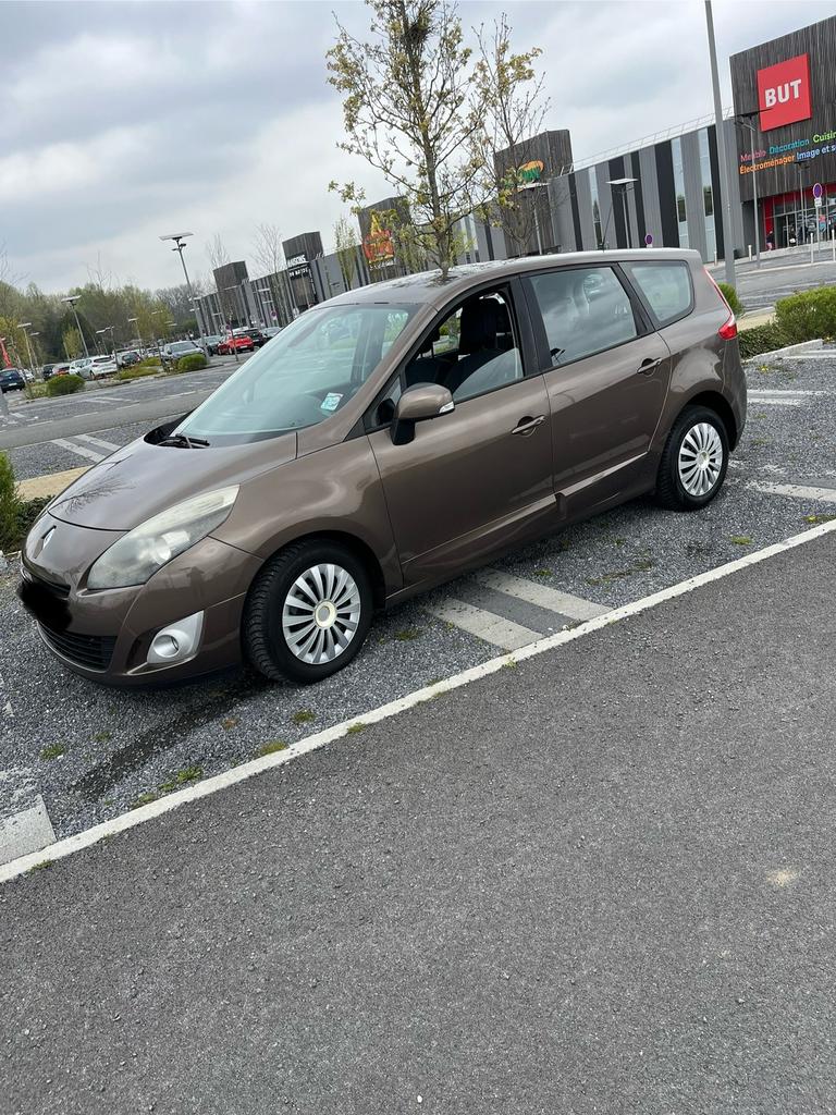 Scenic 3 *** lees de advertentie aandachtig ****, Auto's, Renault, Monovolume, Bruin, 7 zetels, 5 deurs