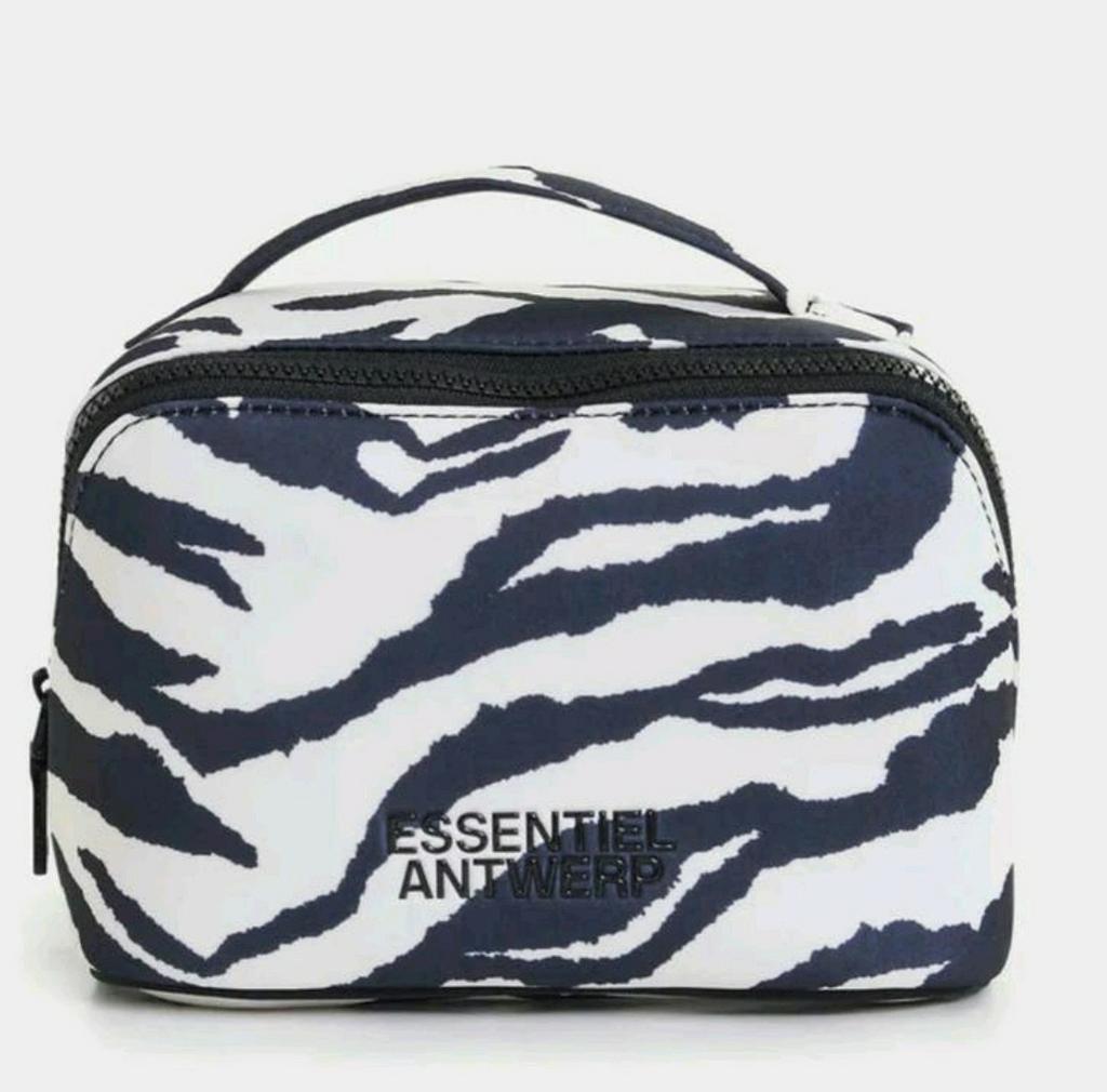 Toilettas essentiel antwerp, Ophalen