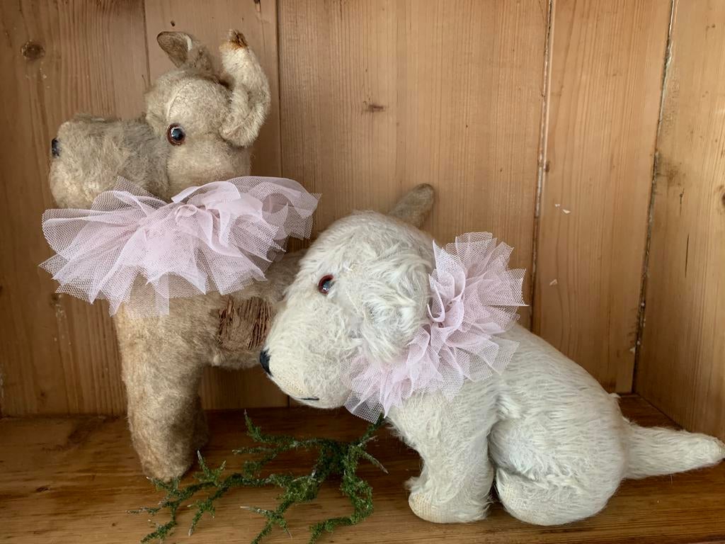 2 oude hondjes in mooie shabby staat, Kinderen en Baby's, Speelgoed | Knuffels en Pluche, Ophalen of Verzenden, Gebruikt