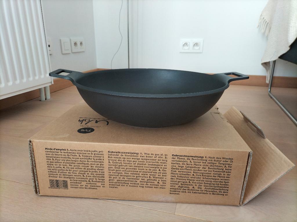 WOK met deksel van TVS, ontworpen door Matteo THUN, Huis en Inrichting, Keuken | Potten en Pannen, Overige materialen, Gebruikt