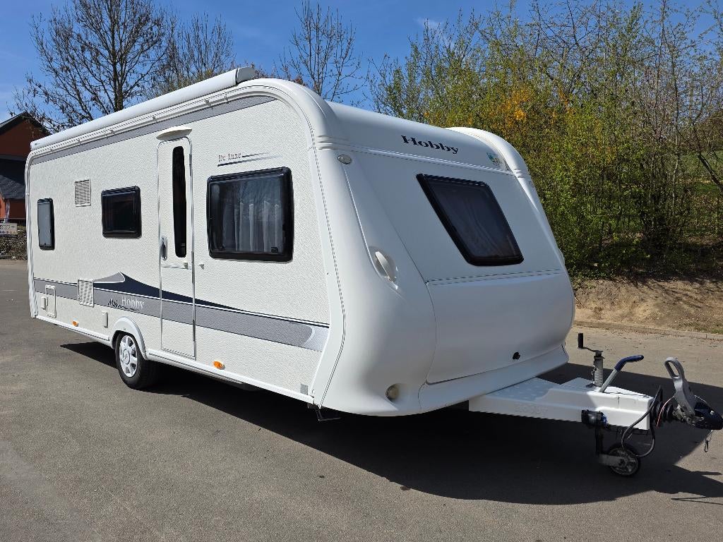 Hobby 545 KMF caravan, Caravans en Kamperen, Caravans, Particulier, tot en met 6, 1250 - 1500 kg, Rondzit, Hobby, Stapelbed, 7 tot 8 meter