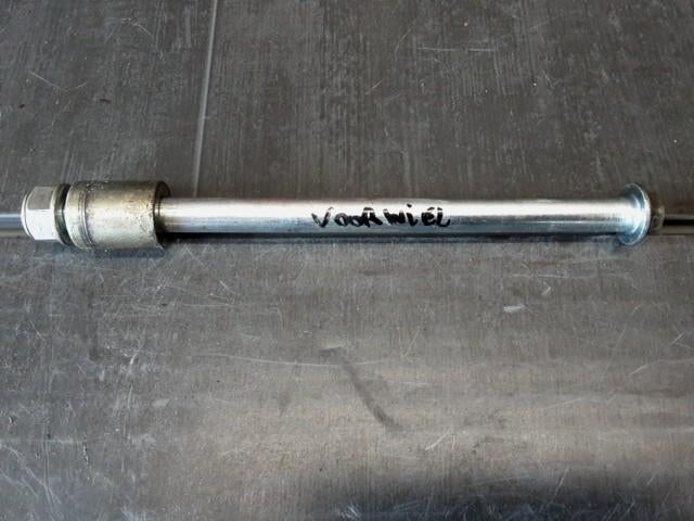 Roadwin 125 2004 - 2011 Daelim As As voorwiel D1-61785, Motoren, Onderdelen | Overige