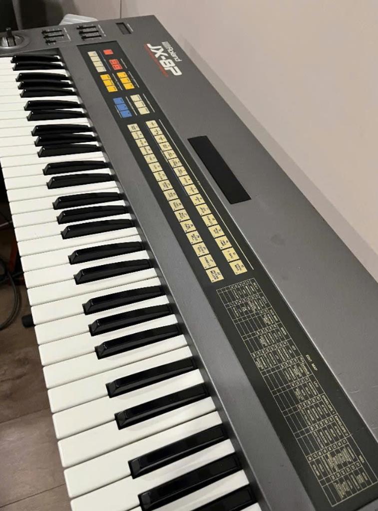 Roland JX-8P analog synthesizer (80's) incl. tas, Ophalen of Verzenden, Zo goed als nieuw, Roland, Met midi-aansluiting