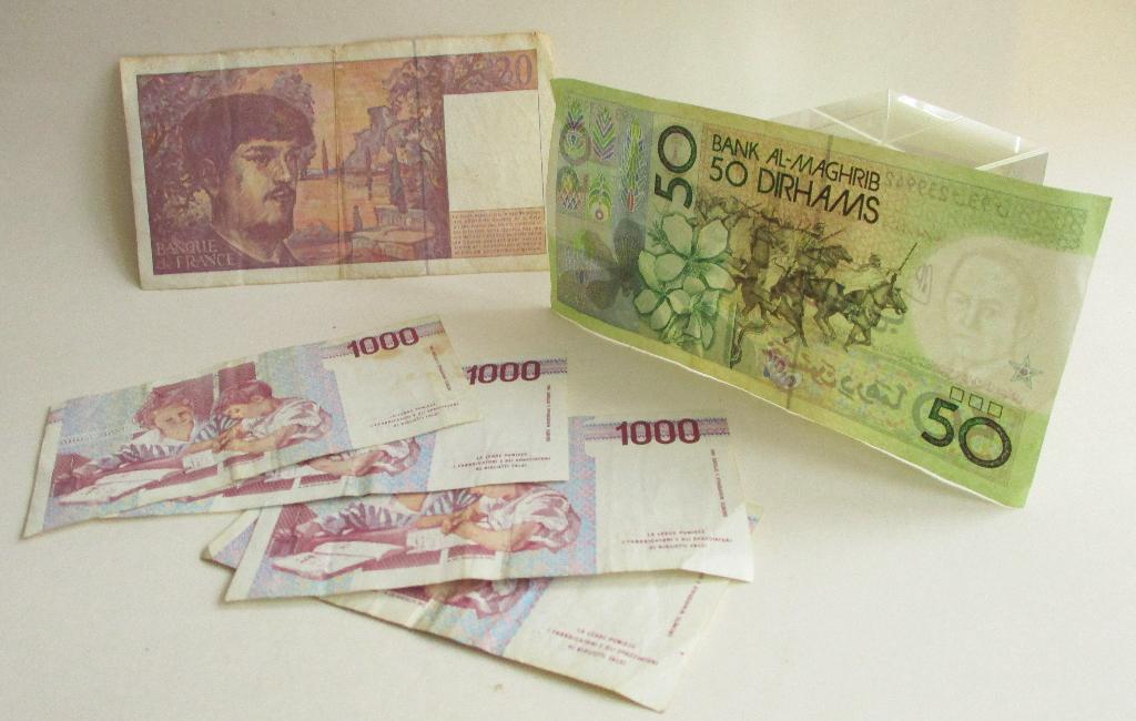 Biljetten: 1x20-FRANKRIJK + 4x1000 -ITALIA + 1x50 -MAROCCO, Envoi, Billets de banque