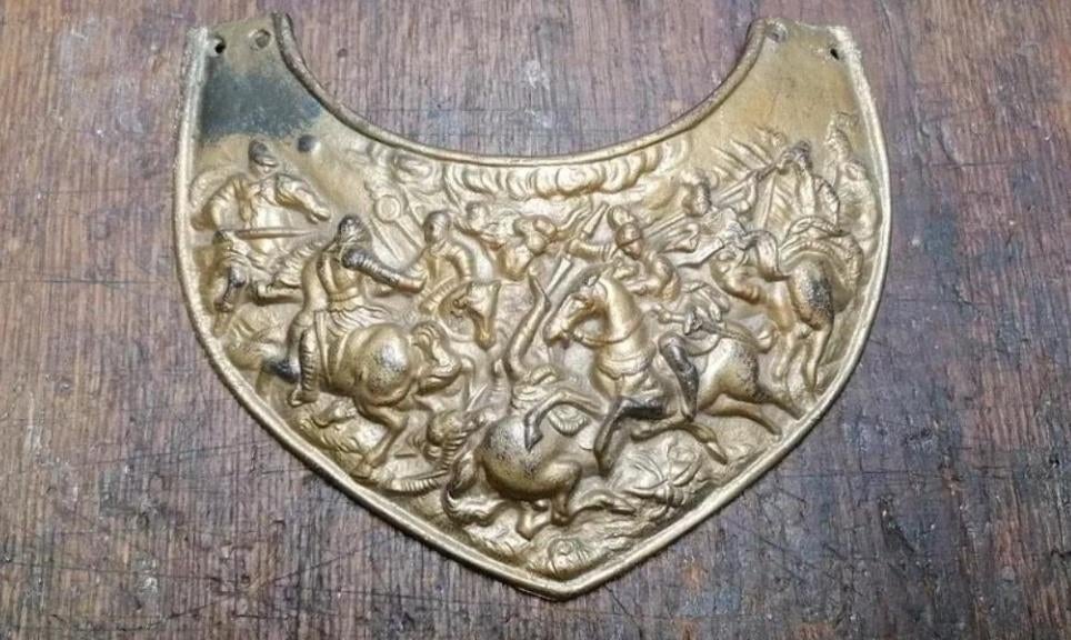 Steek de militaire halsband omhoog Viollet le duc, Verzamelen, Verzenden, Overige soorten, Embleem of Badge