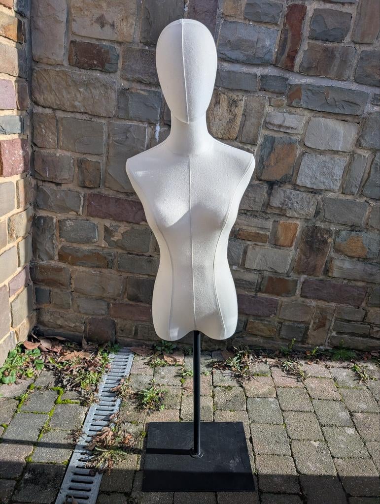 Buste femme aspect tissu, Enlèvement