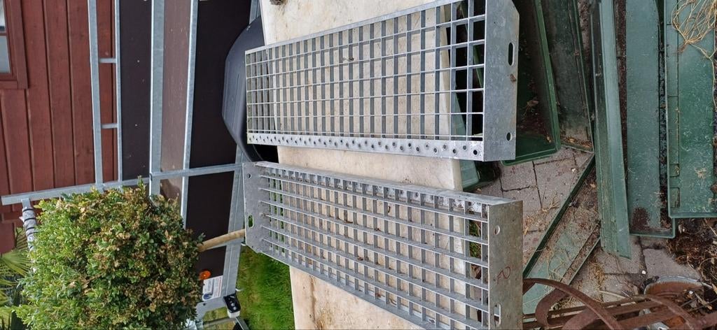 Traptreden gegalvaniseerd, Ophalen, Zo goed als nieuw