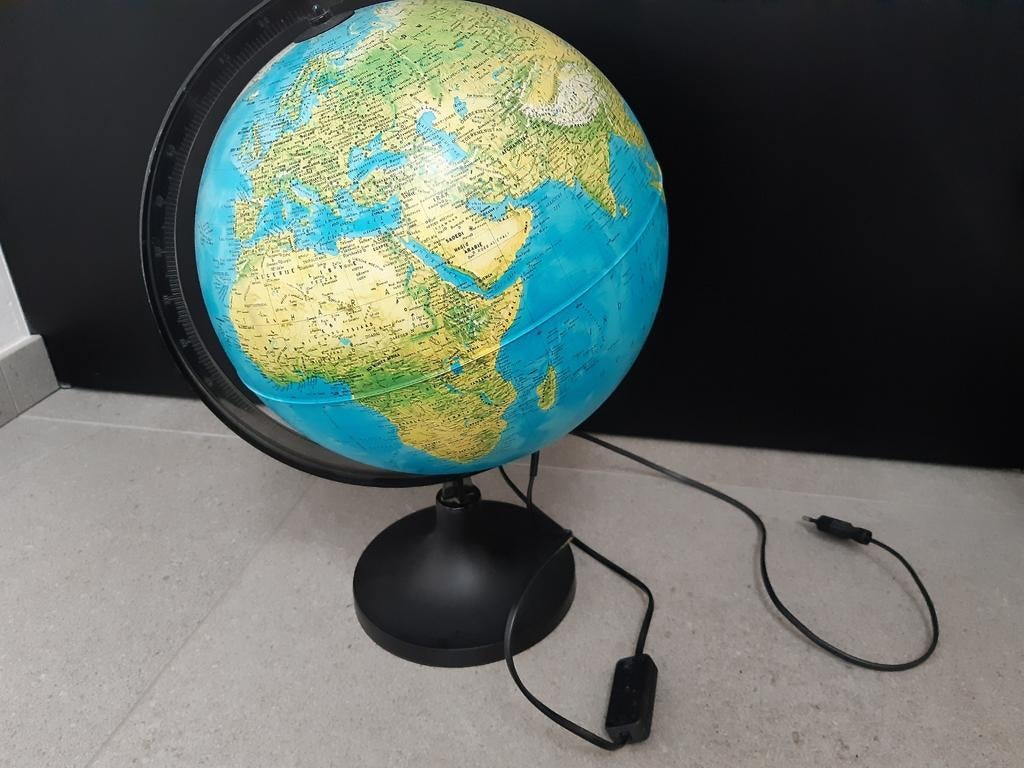 Wereldbol met licht, Ophalen