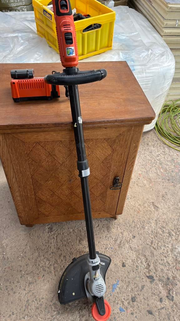 Bosmaaier black + Decker op accu, Enlèvement, Comme neuf, Batterie