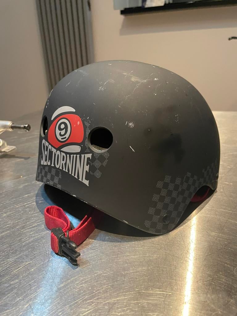 Sector 9 Foundation helm, Sports & Fitness, Skateboard, Enlèvement, Comme neuf, Protection, Longboard