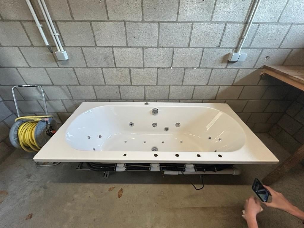 Bubbelbad | Luca Varess Rosala, Doe-het-zelf en Bouw, Sanitair, Ophalen, Zo goed als nieuw, Bad