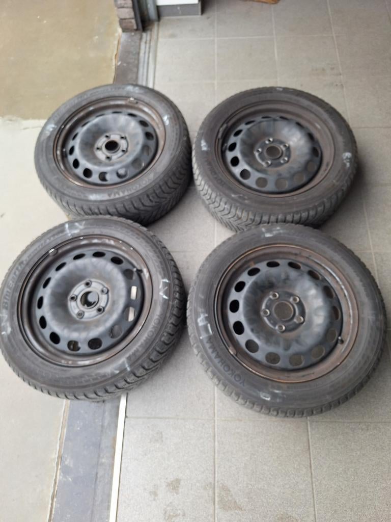 4 pneus d'hiver avec jantes de dimension 205/55 16, Autos : Pièces & Accessoires, Enlèvement, Pneus hiver, Jante(s)