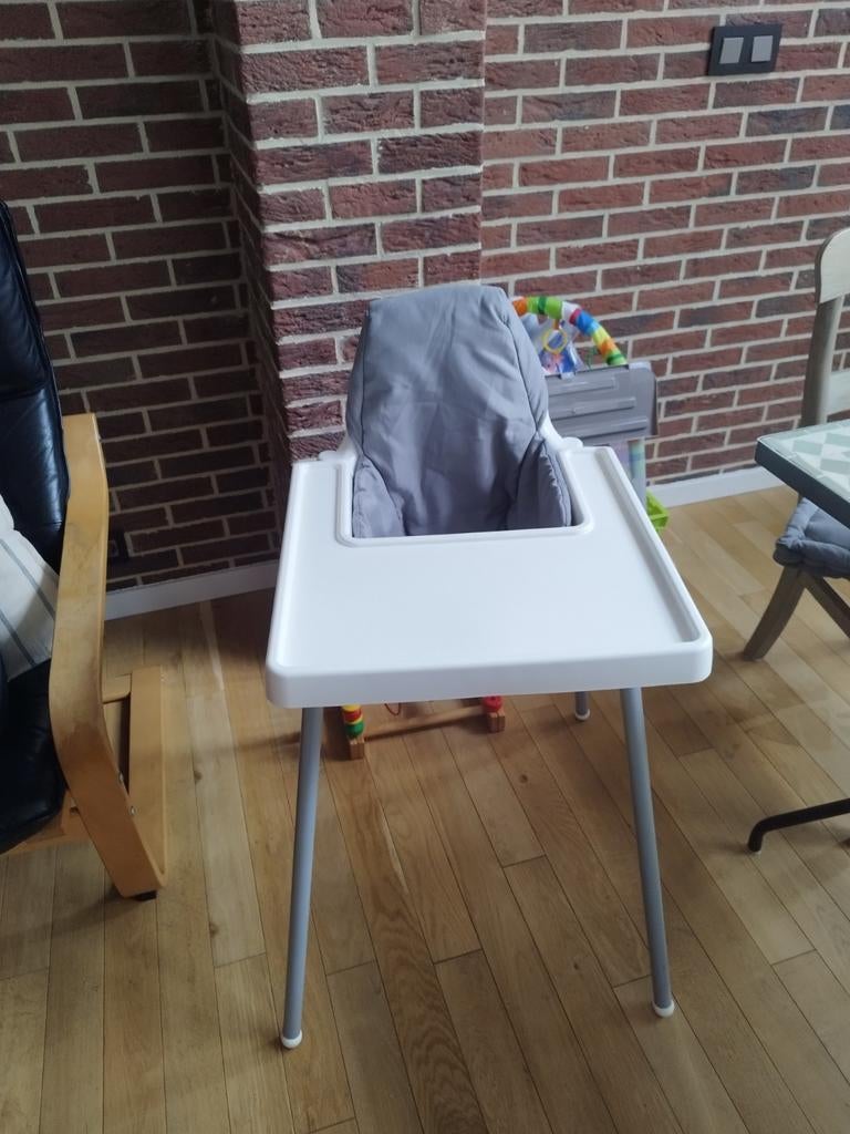Chaise Ikéa avec tablette, Enlèvement