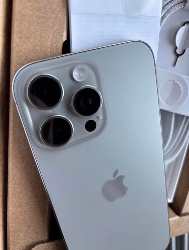 iPhone 16 Pro Max 256Go Titane naturel + Otterbox privacy, Télécoms, Téléphonie mobile | Apple iPhone, Comme neuf, 256 GB, Sans abonnement