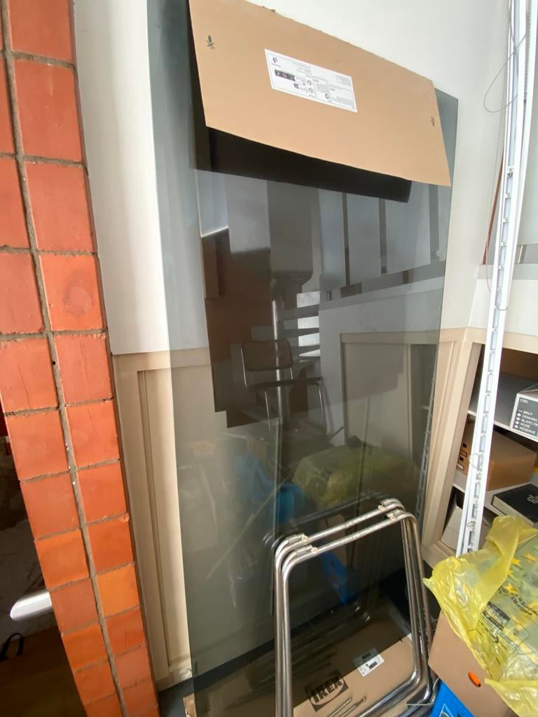 Grande table en verre fumé 200cm x 90cm avec tréteaux., Utilisé