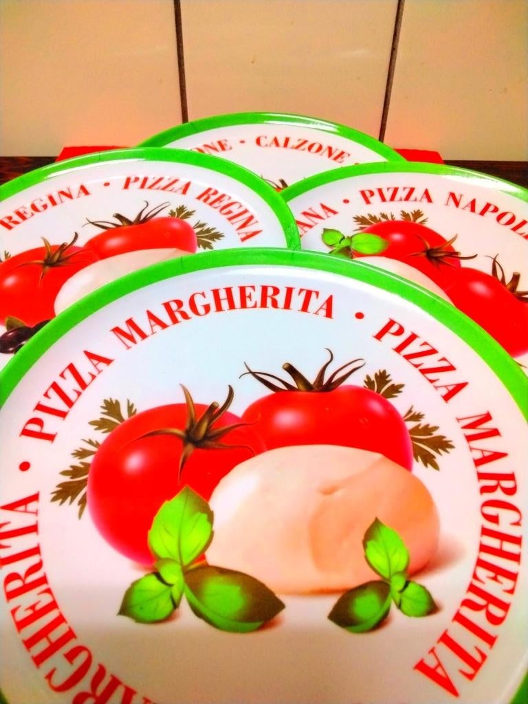 LOT DE 4 ASSIETTES POUR PIZZA EN PLEXI, Maison & Meubles, Enlèvement, Comme neuf