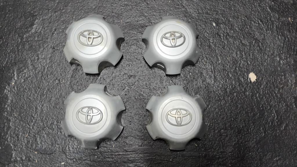 Capuchons de moyeu Toyota LandCruiser, Autos : Pièces & Accessoires, Pneus & Jantes, Enlèvement ou Envoi, Utilisé