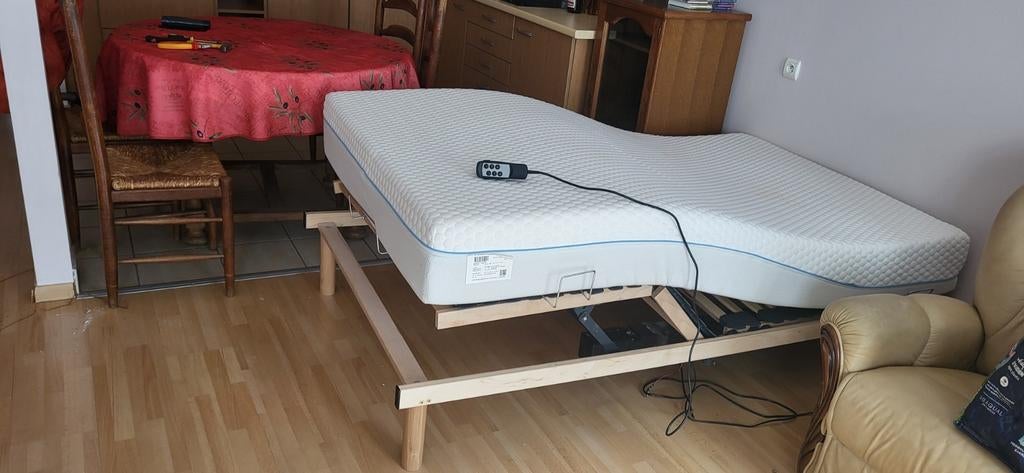 Lit électrique avec matelas largeur 120cm, Enlèvement, Utilisé, 200 cm, 120 cm