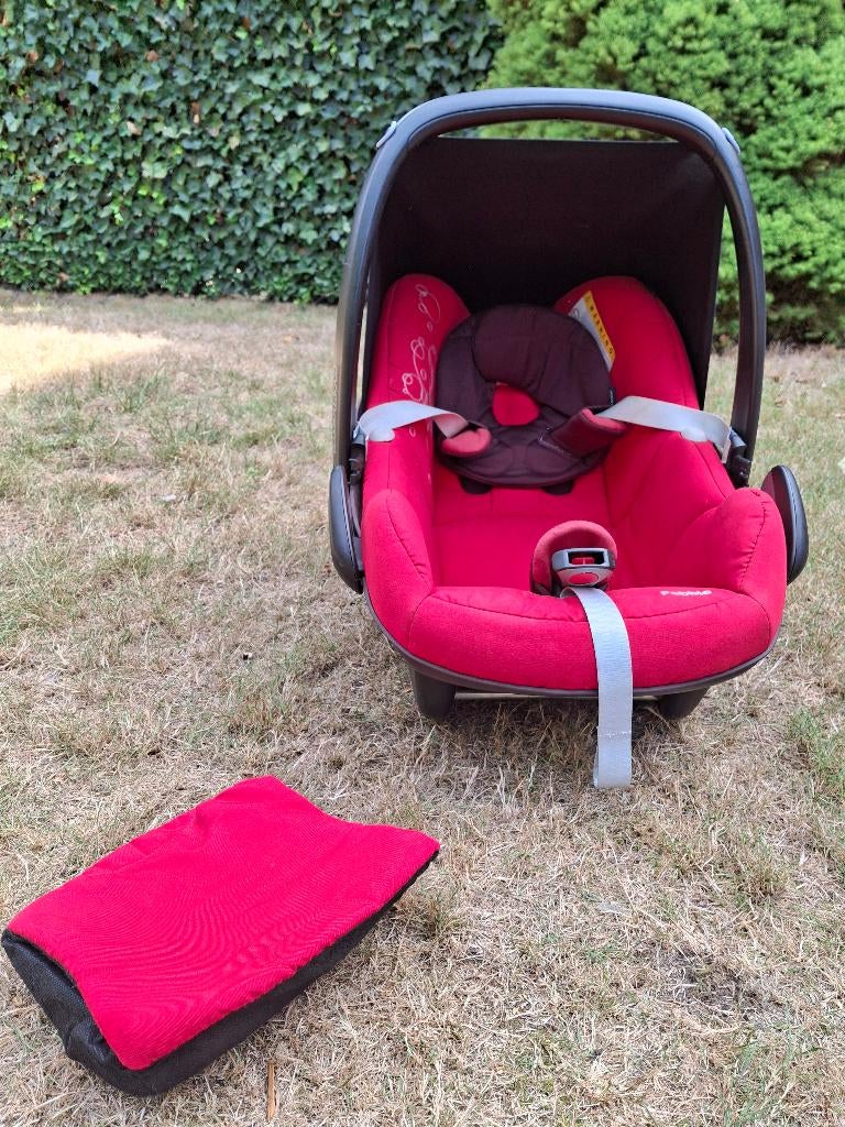 Maxi Cosi - Pebble - rood, Kinderen en Baby's, Autostoeltjes, Autogordel of Isofix, Zo goed als nieuw, Maxi-Cosi, Ophalen