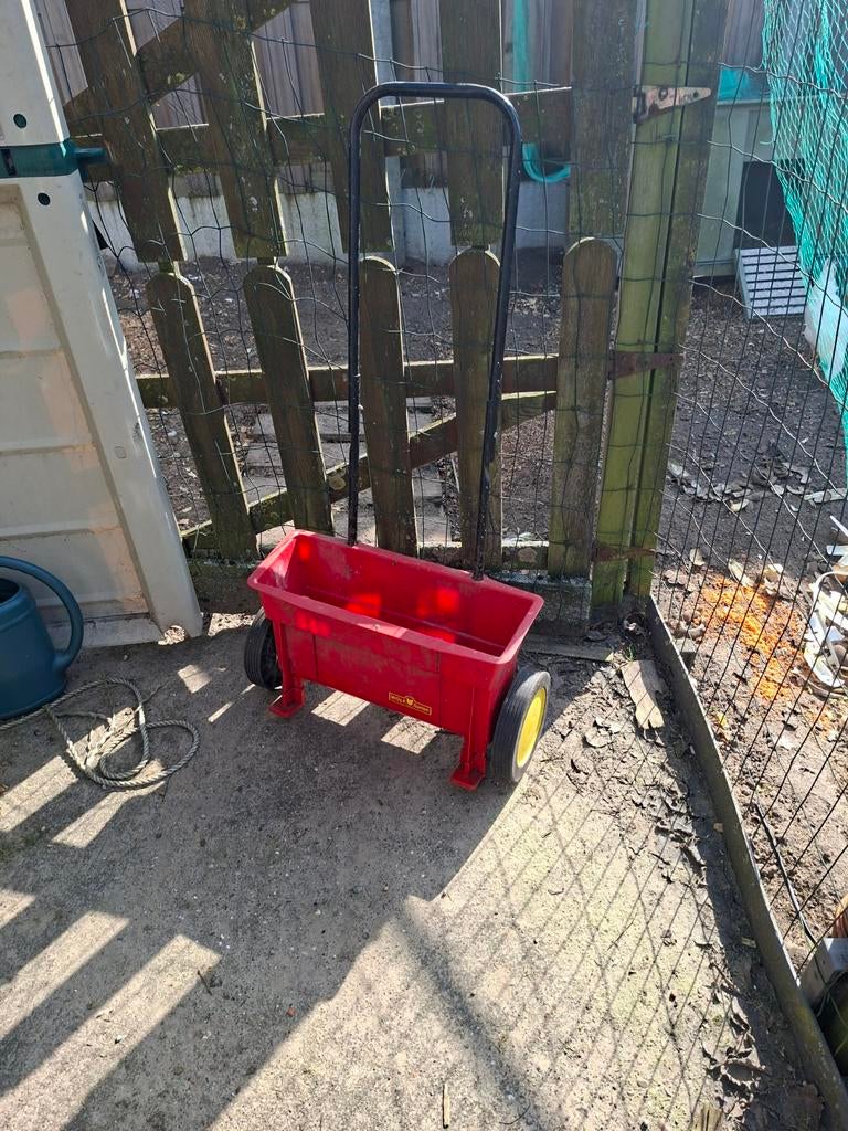 Strooiwagen tuin, Ophalen