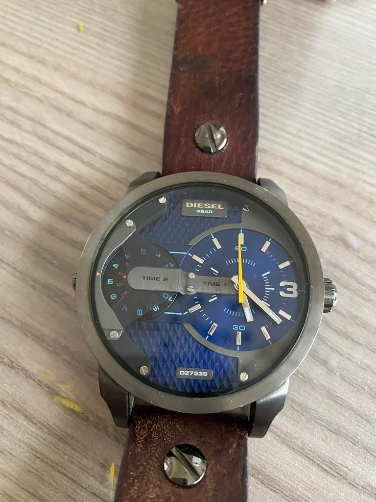 DIESEL HORLOGE IN NIEUW STAAT, Handtassen en Accessoires, Horloges | Heren, Zo goed als nieuw, Leer, Ophalen of Verzenden