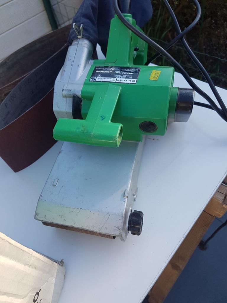 Ponceuse à bande Hitachi, Bricolage & Construction, Outillage | Ponceuses, Enlèvement ou Envoi, Ponceuse à bande