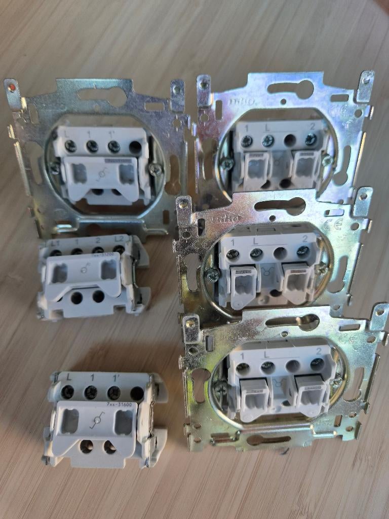 NIKO schakelaars, Doe-het-zelf en Bouw, Ophalen, Nieuw, Schakelaar