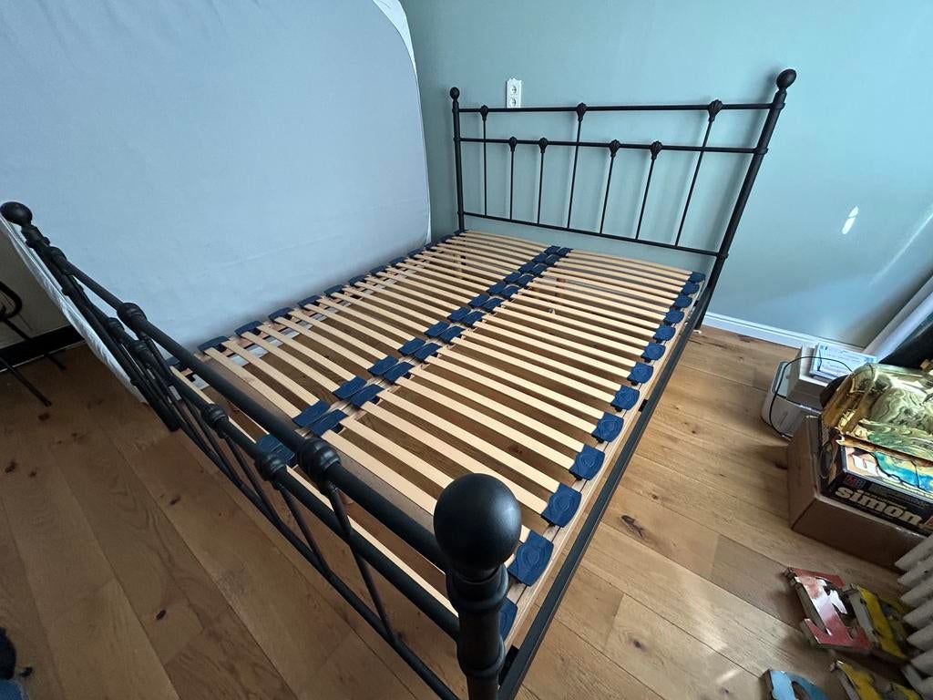 Lit 2 personnes + deux sommiers à donner, Maison & Meubles, Enlèvement, Utilisé, Deux personnes