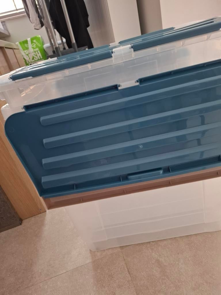 3 grote plastieken bakken te koop, Ophalen
