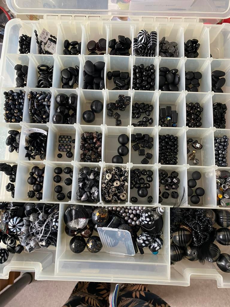 Perles noires, argentées, dorées, brunes, beiges., Enlèvement, Neuf, Perle