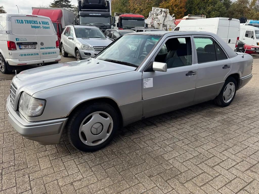 Mercedes-Benz 200-serie *W124-BELGIAN CAR* (bj 1995), Auto's, Oldtimers, Mercedes-Benz, Bedrijf, Zilver of Grijs, Te koop
