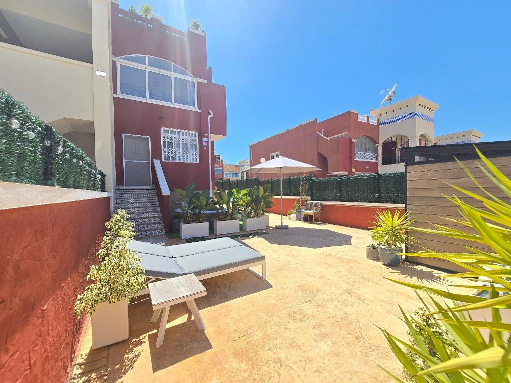 Zonnig appartement met ruime tuin in Orihuela Costa, Immo, Buitenland, Dorp, Spanje, 72 m², 2 kamers