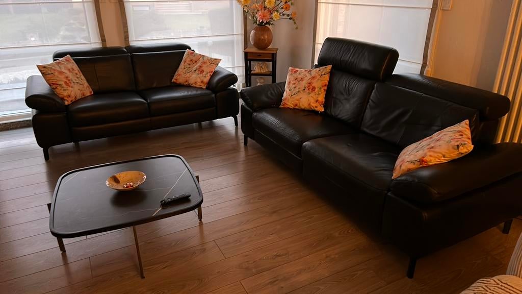 Lederen salon, Ophalen, Zo goed als nieuw