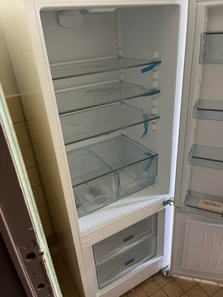 Frigo MIELE, Electroménager, Avec compartiment congélateur, Comme neuf, 45 à 60 cm, 100 à 150 litres