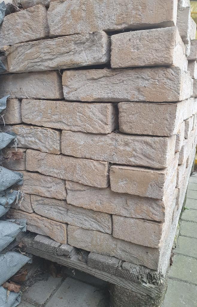 Gevelstenen, Enlèvement, Neuf