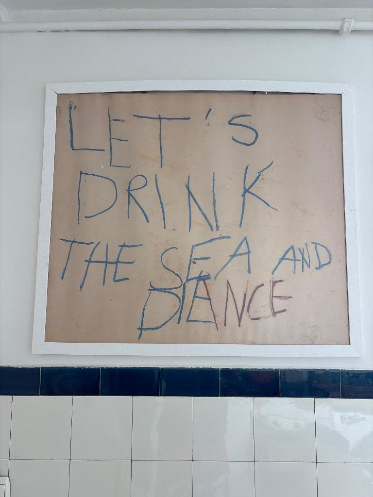 Tableau Buvons la mer et dansons, Tableau, Comme neuf, Enlèvement, Papier/carton