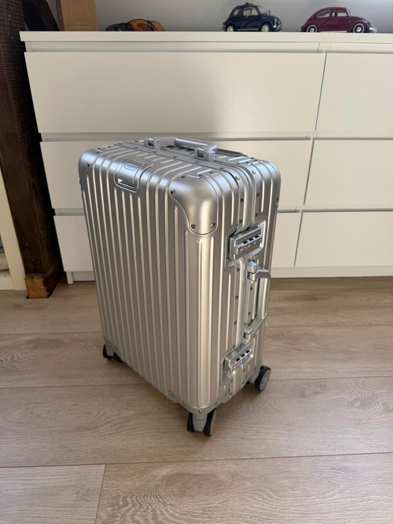 Valise à roulettes 100 % aluminium - PAS Rimowa, Bijoux, Sacs & Beauté, Neuf, 35 à 45 cm, Enlèvement ou Envoi, Moins de 50 cm