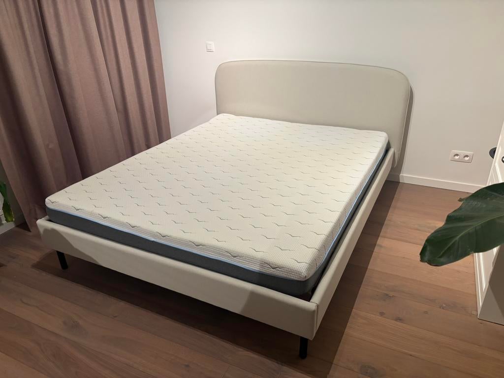 Tweepersoonsbed 160x200cm + matras, Huis en Inrichting, Slaapkamer | Bedden, Ophalen, Zo goed als nieuw, Beige