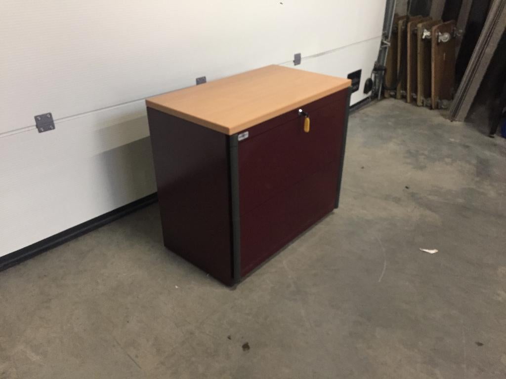 (155) Metalen laden kast met sleutel, Enlèvement, Comme neuf