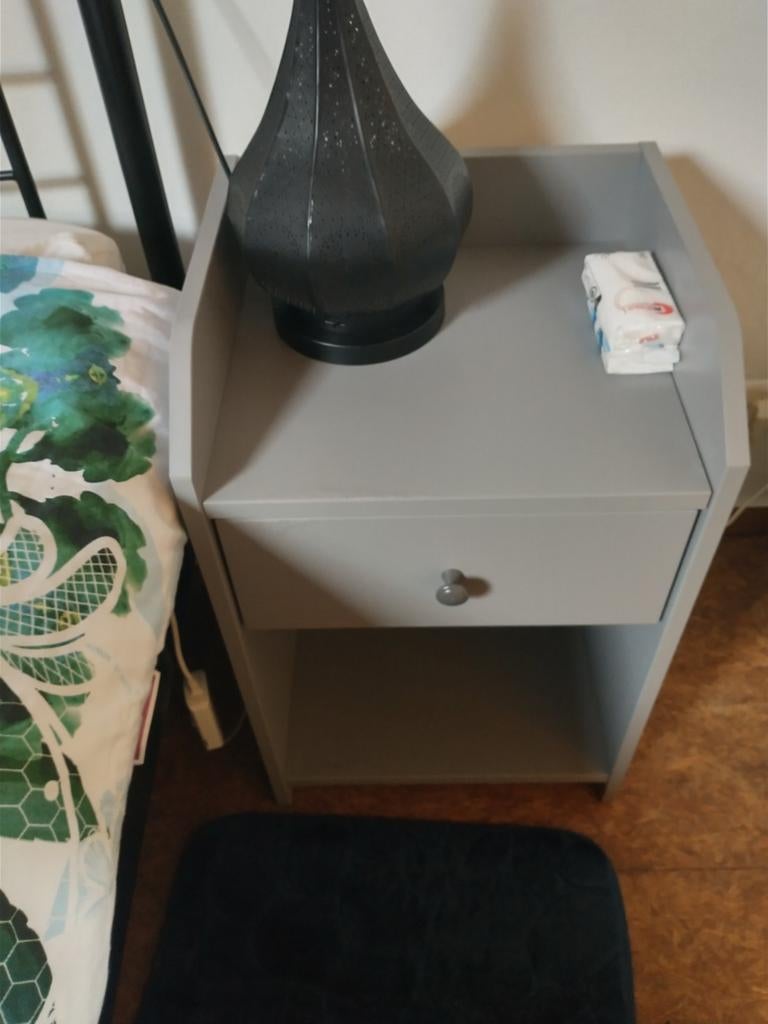 Table de nuit grise, Huis en Inrichting, Slaapkamer | Nachtkastjes, Ophalen