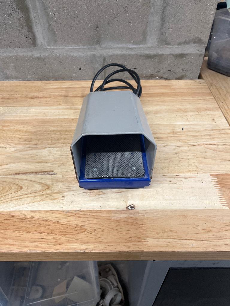 Elektrische voetschakelaar, Ophalen, Zo goed als nieuw