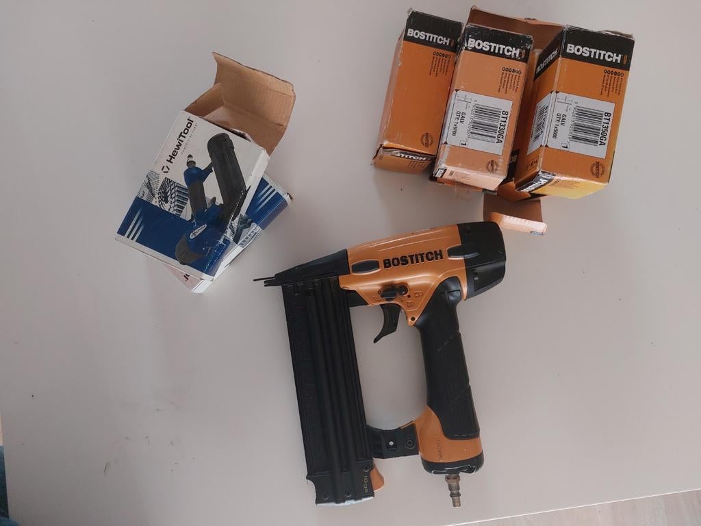 Nagelpistool op luchtdruk, Doe-het-zelf en Bouw, Gereedschap | Boormachines, Ophalen