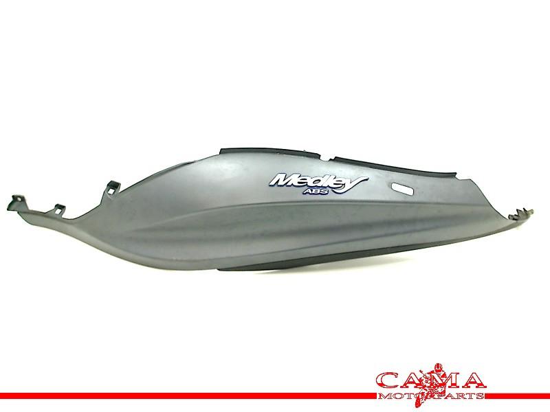 QUEUE DE CARENAGE GAUCHE Piaggio Medley 125 ABS (1B001702), Dhr. S. di Majo, Utilisé, Info@cama-motorparts.nl, P.J. Troelstraweg 8 8
3144 CX  MAASSLUIS, NL