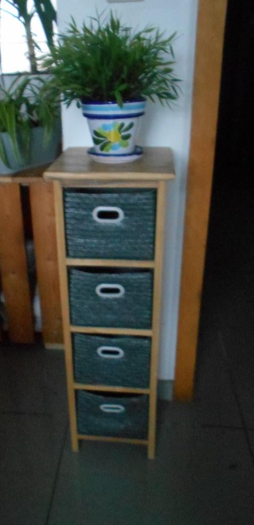 PETIT MEUBLE D APPOINT AVEC PANIERS, Enlèvement, Utilisé