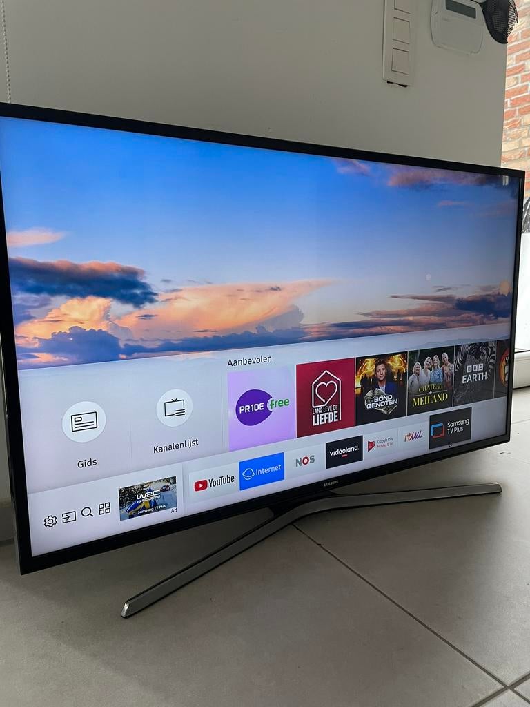 Téléviseur intelligent Samsung de 43 pouces avec applicati, LED, Enlèvement ou Envoi, Comme neuf, 4k (UHD)