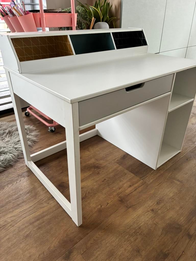 Kinder bureautje, Ophalen, Zo goed als nieuw