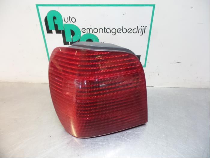 Achterlicht links van een Volkswagen Polo (Polo 99-), Gebruikt, -, Volkswagen, -